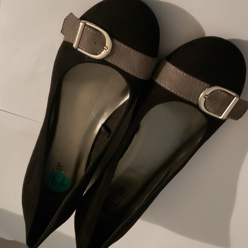 Shoes - Picture 6 of 6